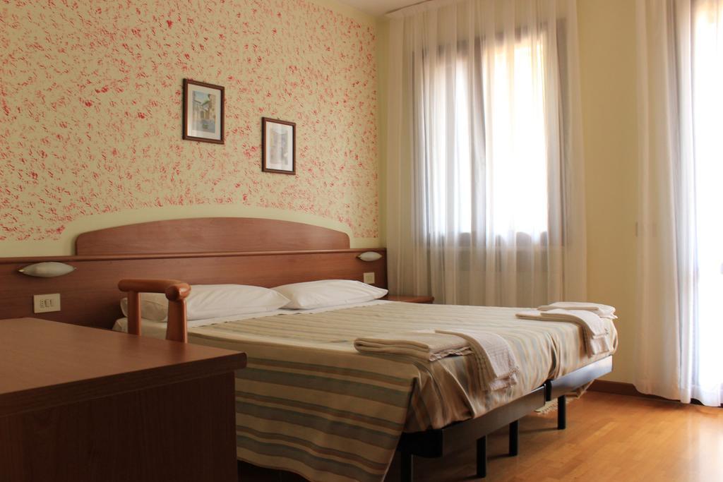 Albergo Al Castello Recoaro Terme Zimmer foto